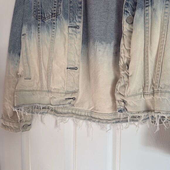 Blank NYC Light Ombre Jean Jacket with Stars on Sleeve - Size Small Like New - Picture 5 of 5